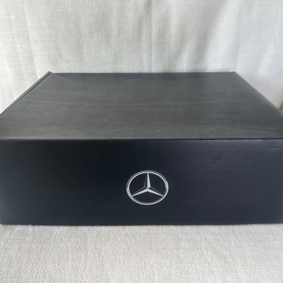 Mercedes-Benz Gift Box Set - Picture 8 of 10
